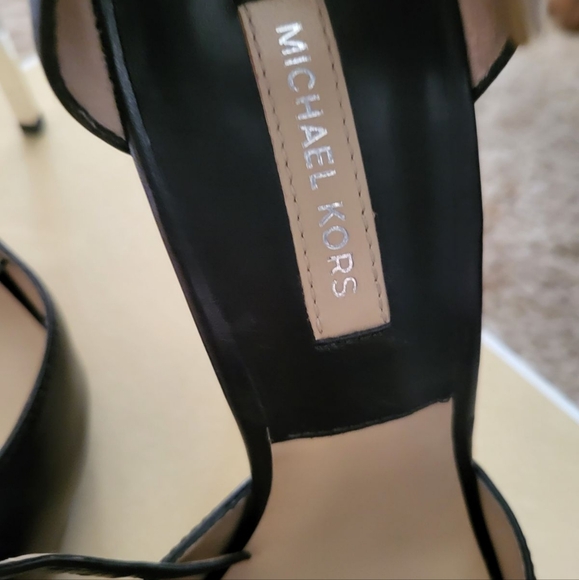 Adelle Runway Michael Kors Leather & Chrome heels size 8 - Picture 3 of 6